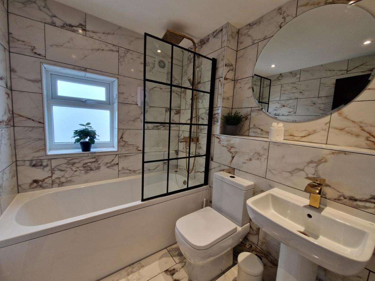 3 Bedroom Stylish Home Merthyr Мърдър Титфил Екстериор снимка